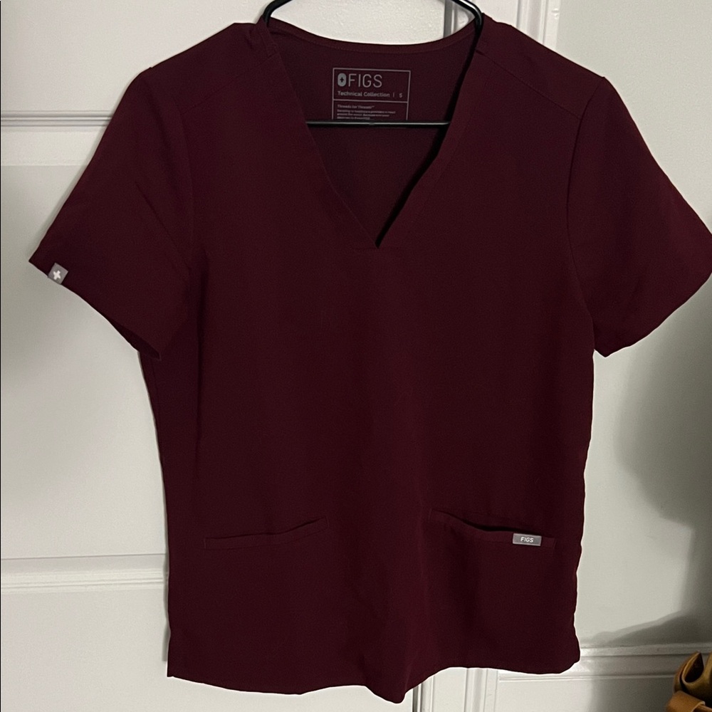 FIGS Women's V-Neck Scrub Top in Burgundy